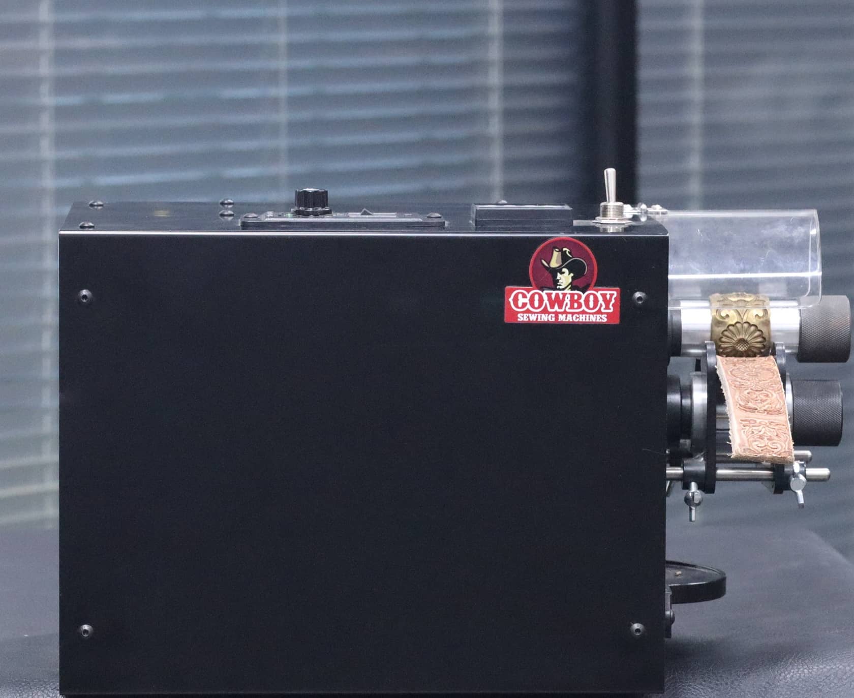 Leather belt hot embossing machine