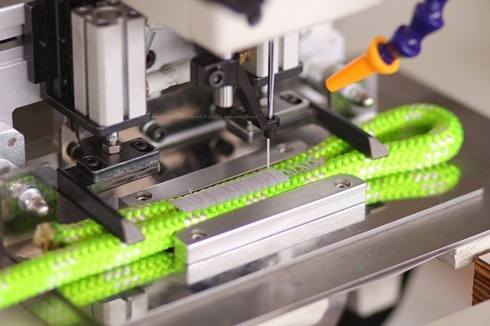 Climbing rope sewing machine